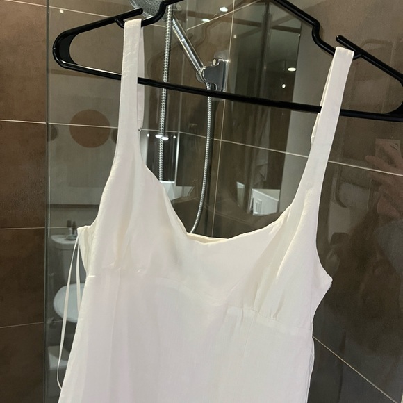 White linen dress - Picture 2 of 3